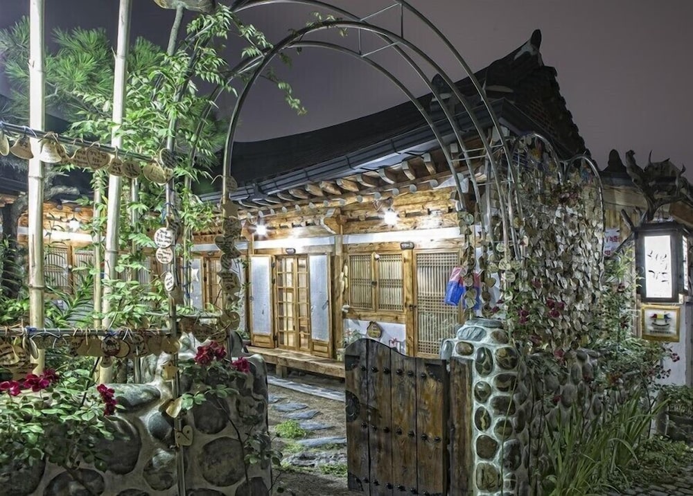 Happiness Full Hanok Guesthouse Jeonju 5/53