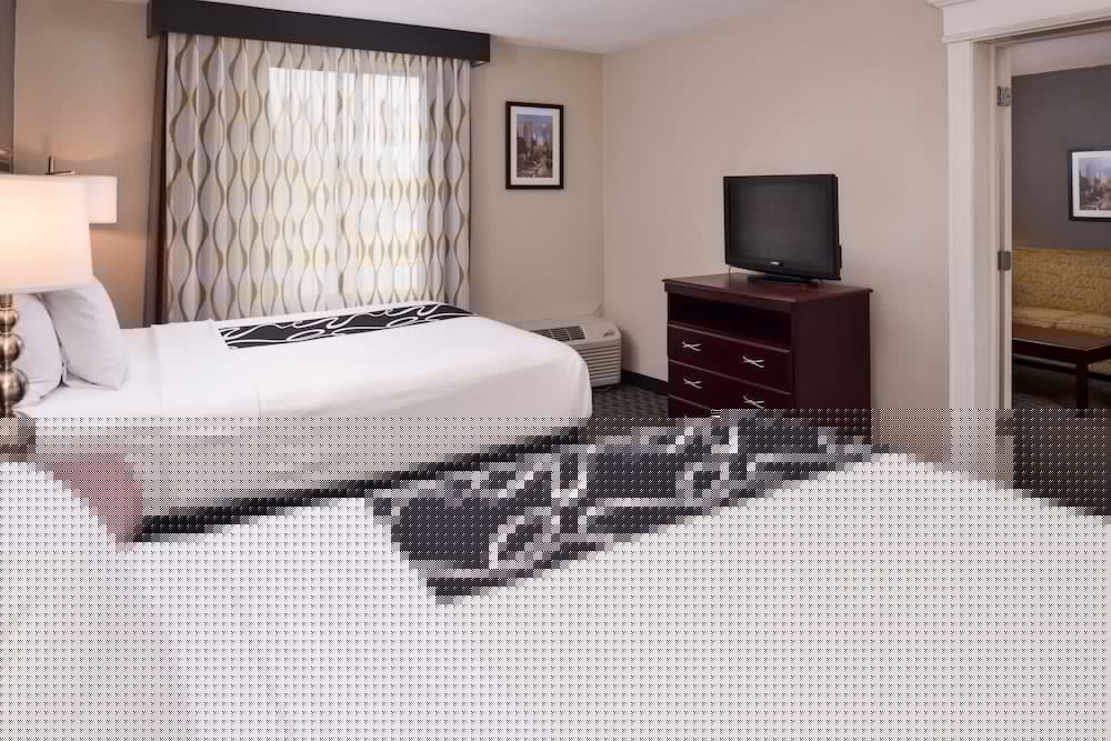 La Quinta Inn & Suites by Wyndham Indianapolis South 16/46