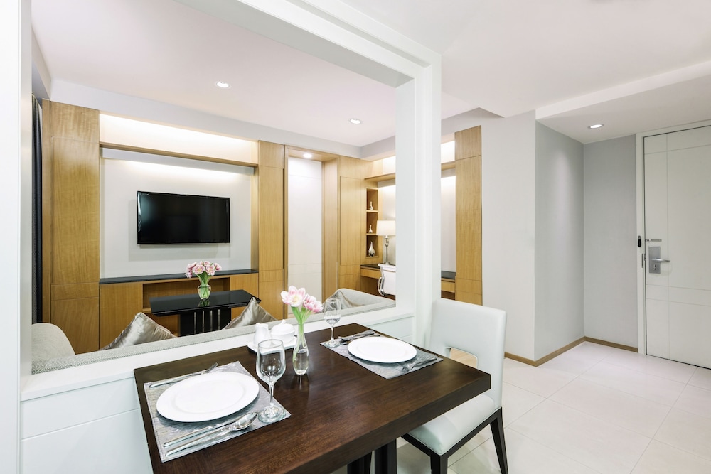 Centre Point Hotel Chidlom 40/68