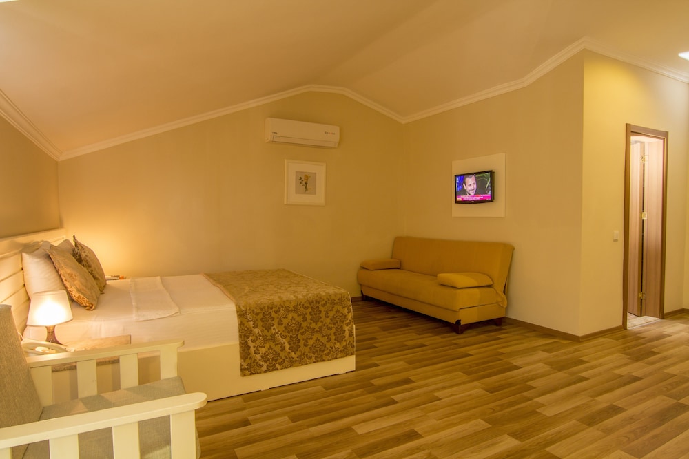 UNSAL HOTEL 32/45