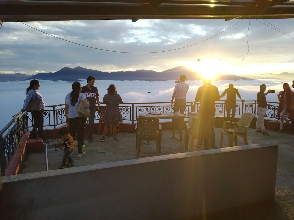 High Ground Inn And Rooftop Restaurant 15/17