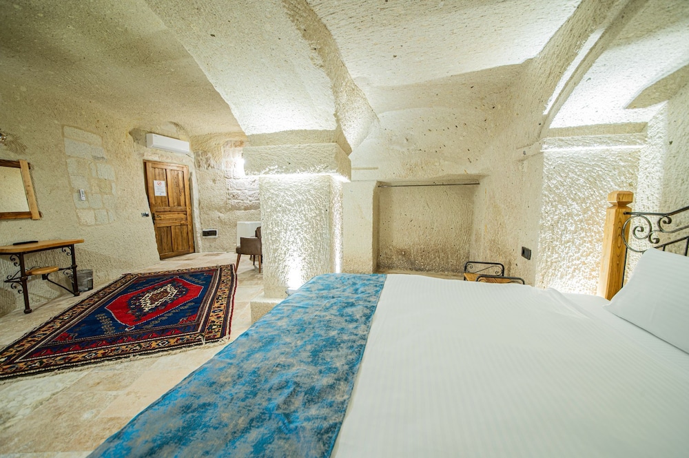 Chelebi Cave House 9/98
