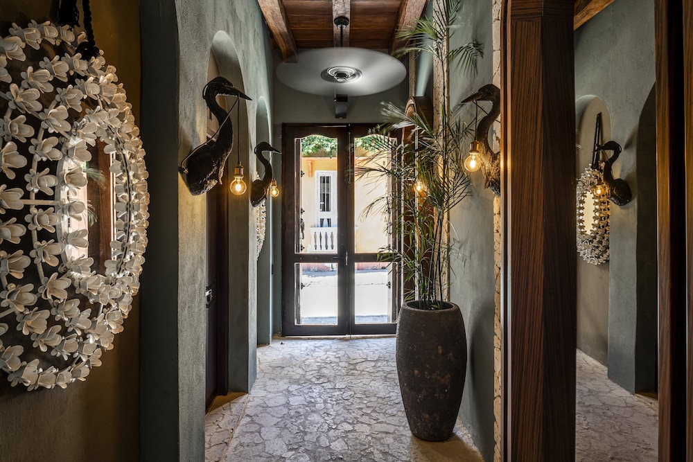 Privado Selfservice Boutique Rooms 45/46