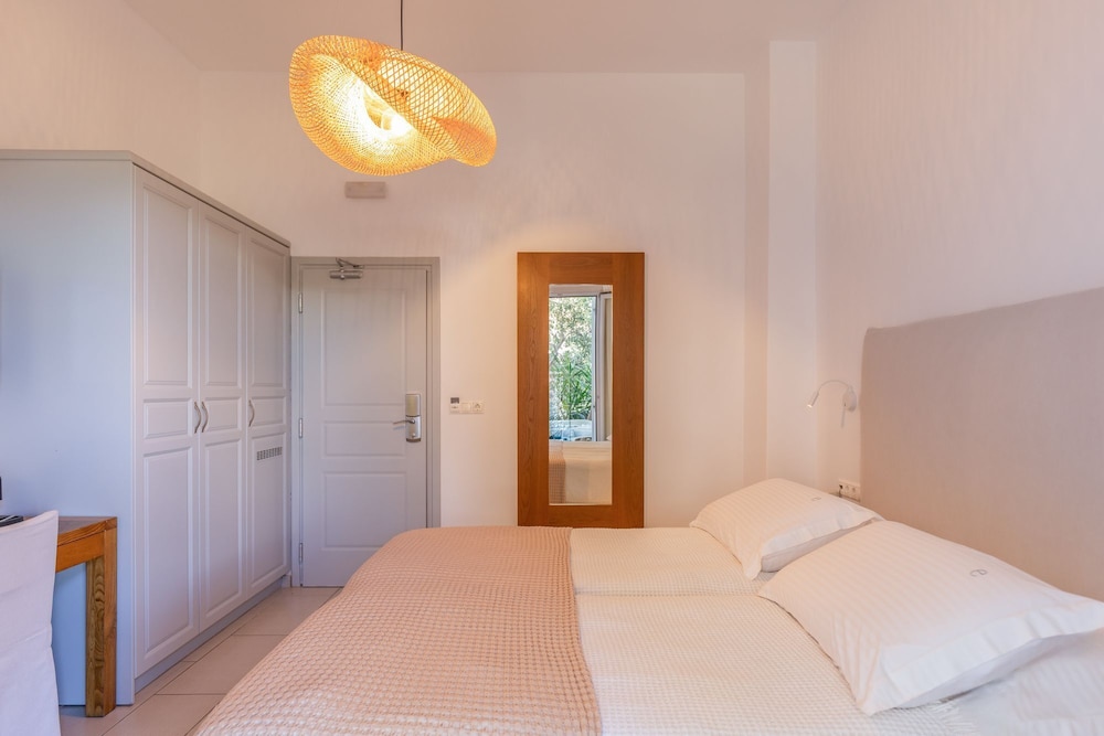 Elena Hotel 22/65