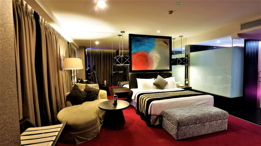 Amaroossa Cosmo Jakarta 12/50