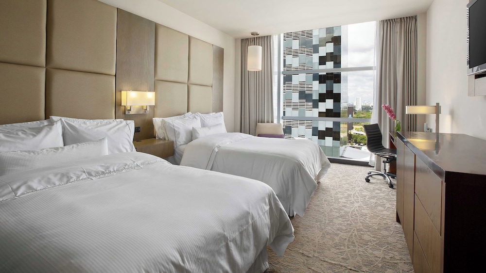 DELUXE, 2 QUEEN BEDS