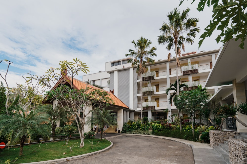 Bintang Flores Hotel 11/65