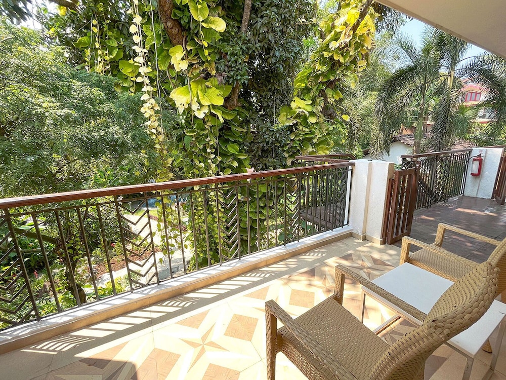 Acron Waterfront Resort 64/80