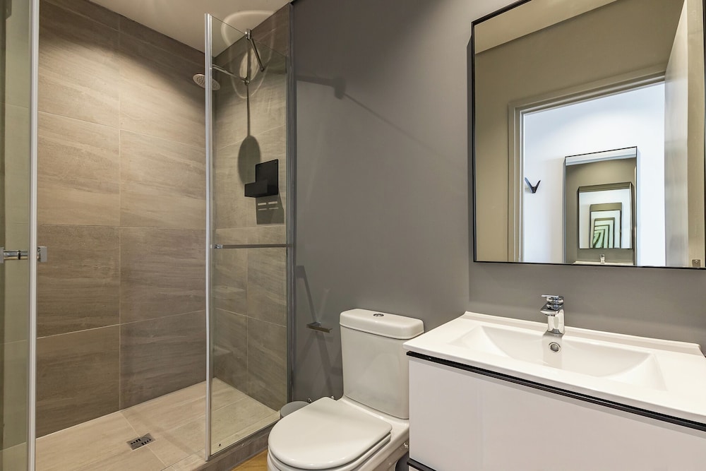 One Thibault Residence 44/48