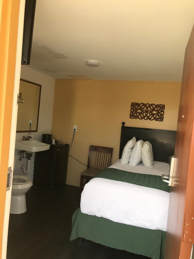 Hotel Bel-Air Orlando near Florida Mall 10/32