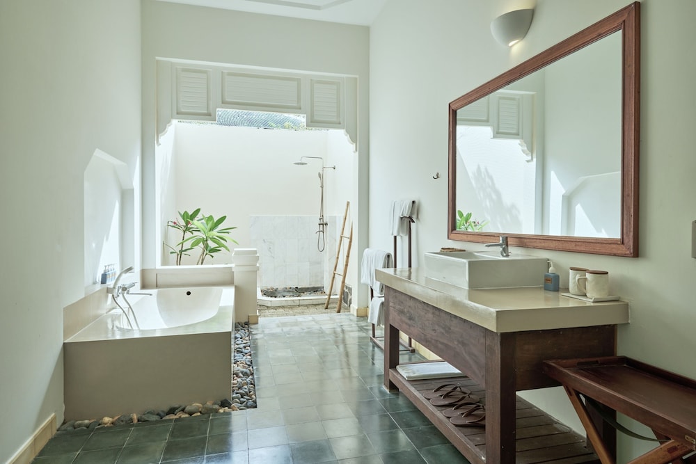 Poulo Condor Boutique Resort And Spa 70/72
