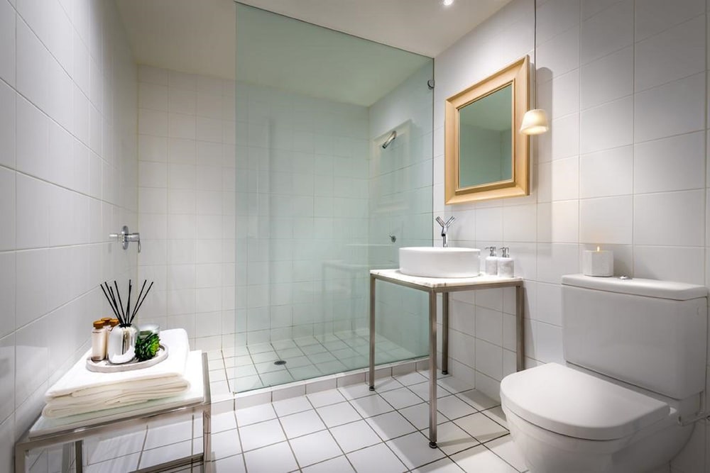 TRIBECA SERVICED APARTMENTS 44/47