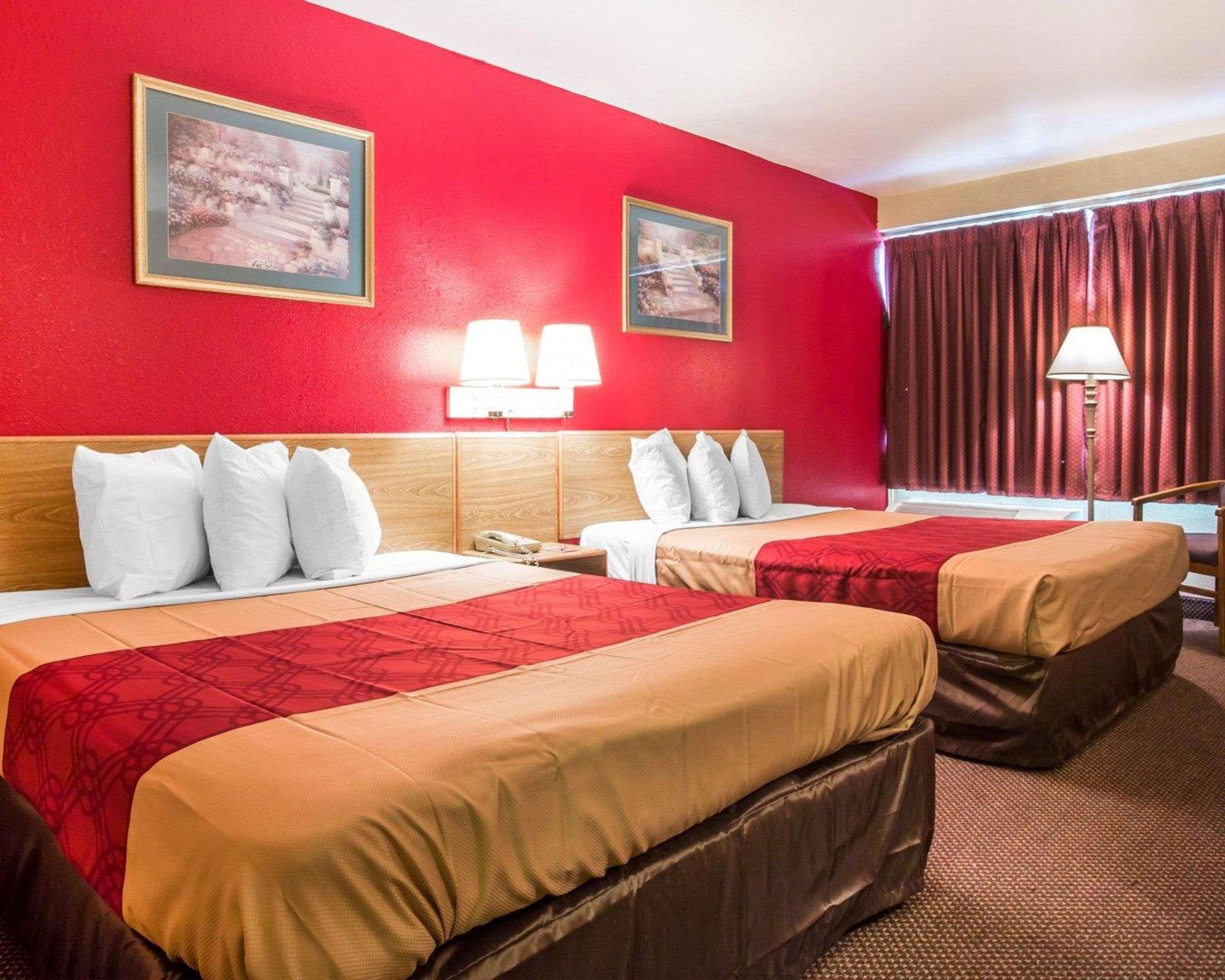 ROOM, 2 QUEEN BEDS, SMOKING
