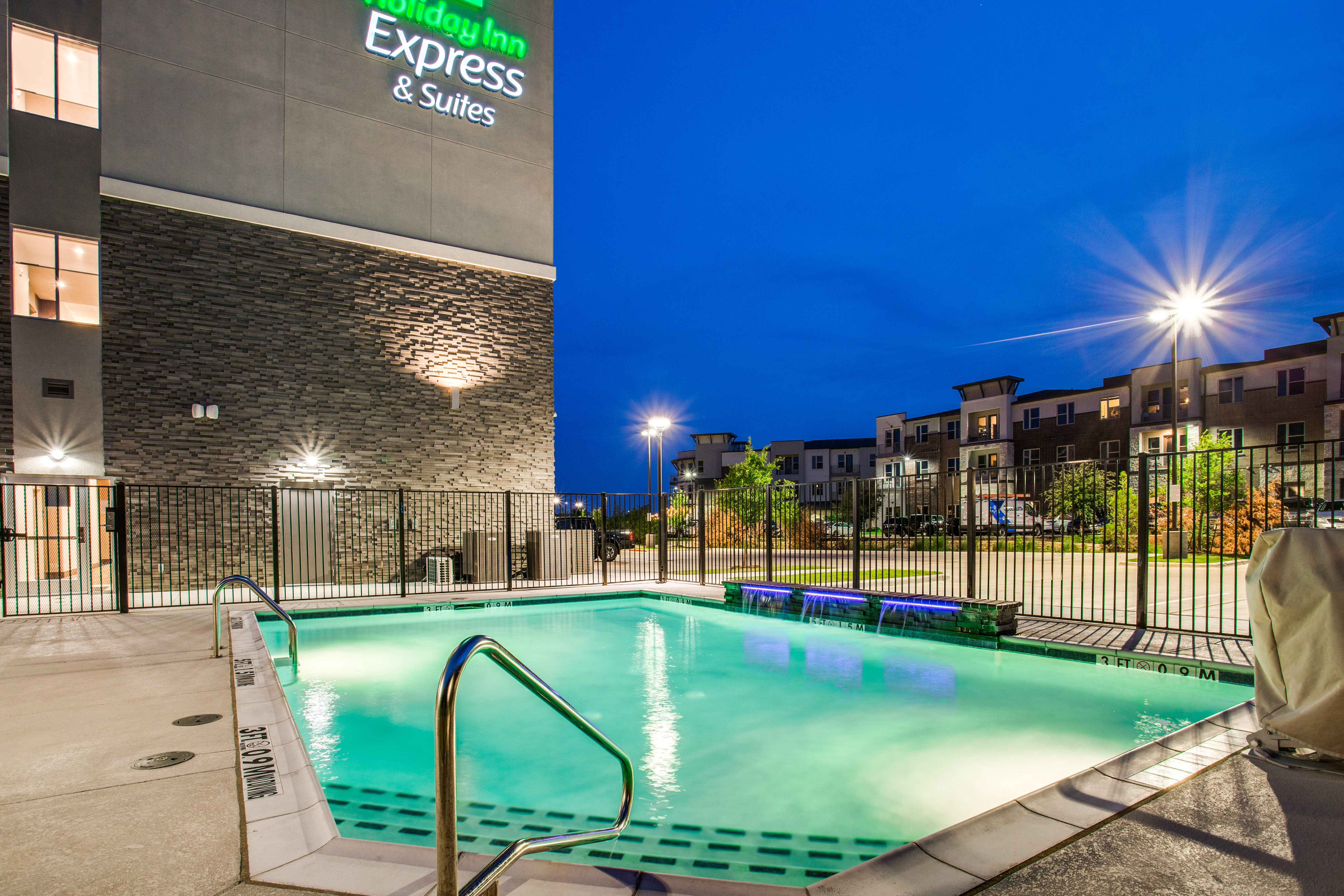 Holiday Inn Express and Suites Denton South 43/71