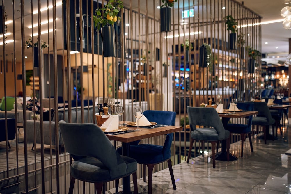 Paris Hotel 66/86