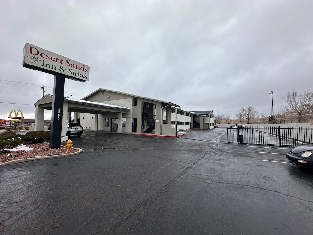 Desert Sands Inn & Suites Albuquerque 24/28