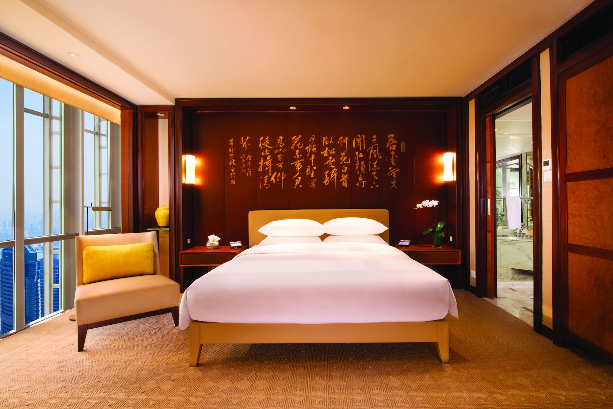 1 Queen Bed River View