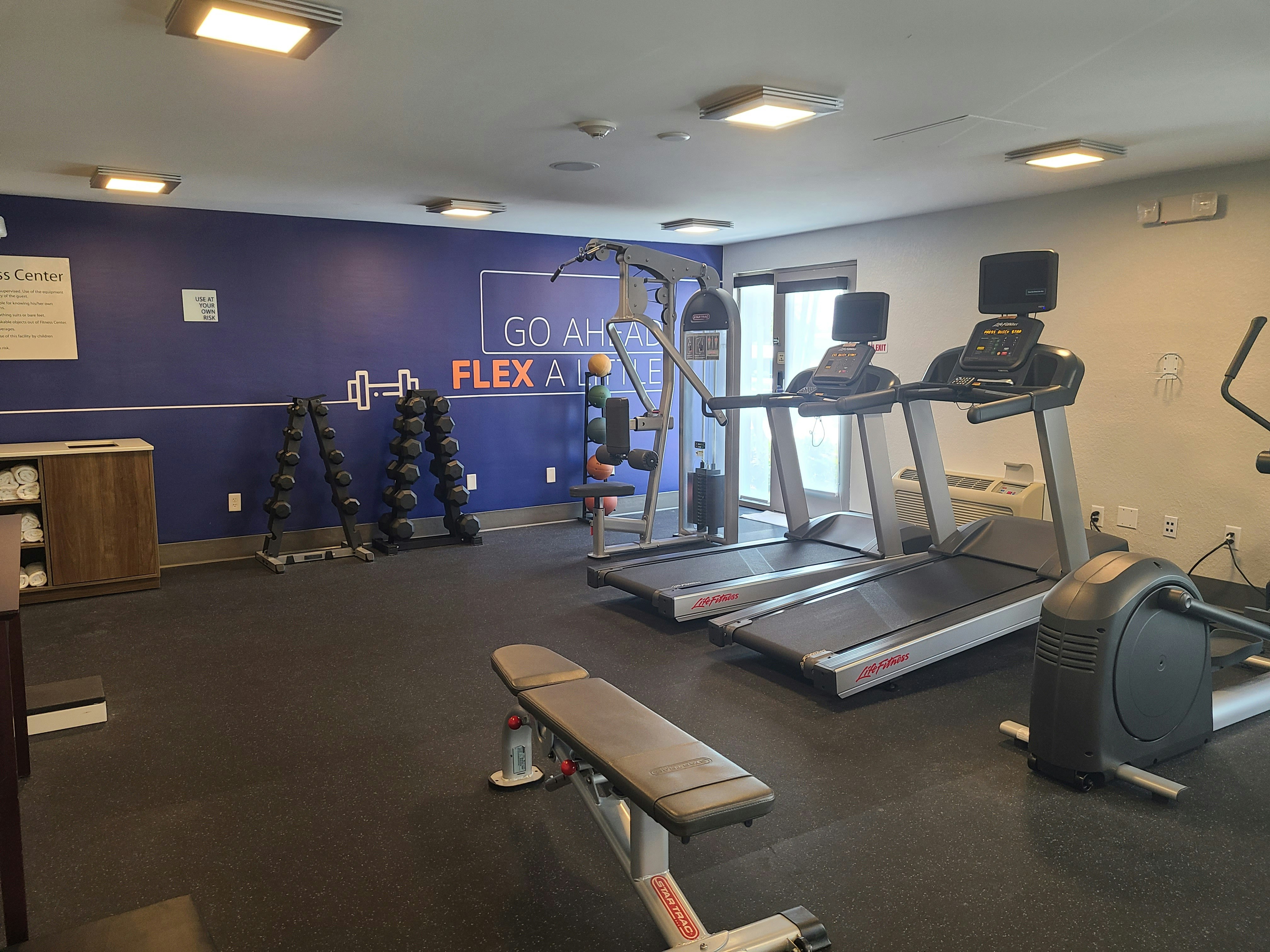 Holiday Inn Express Hotel Suites Ft Lauderdale N Exec Airport 38/76