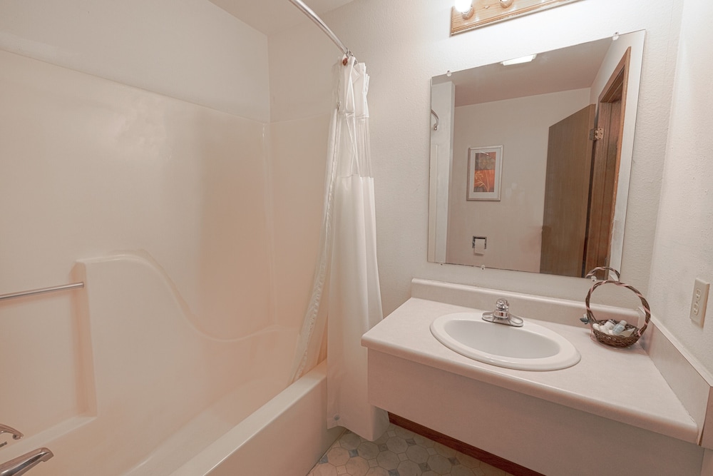 Harlan Inn and Suites By OYO Harlan 54/56