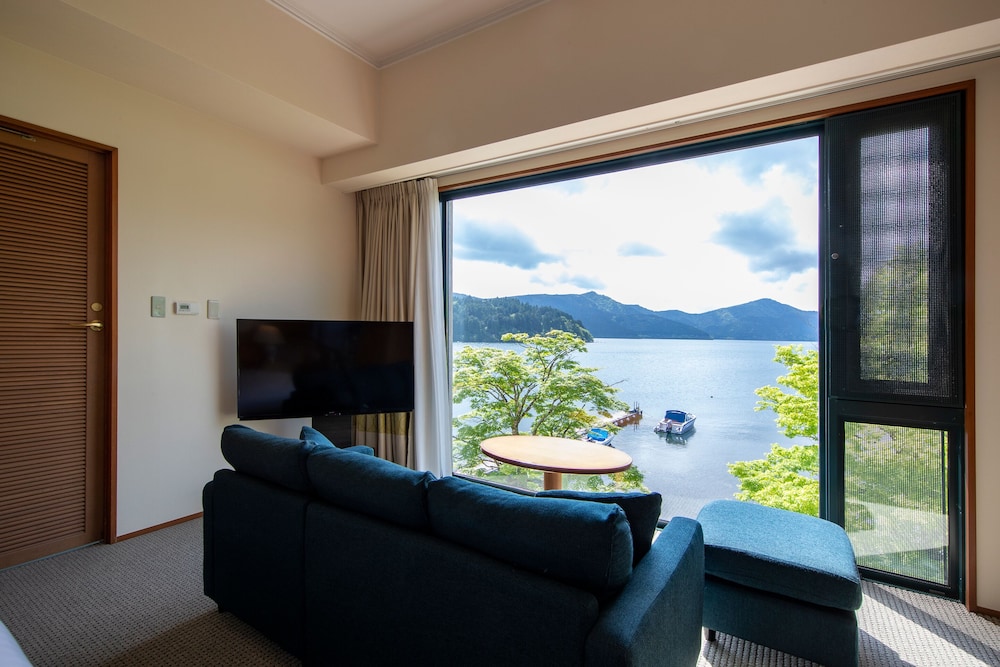 Hakone Hotel 3/72