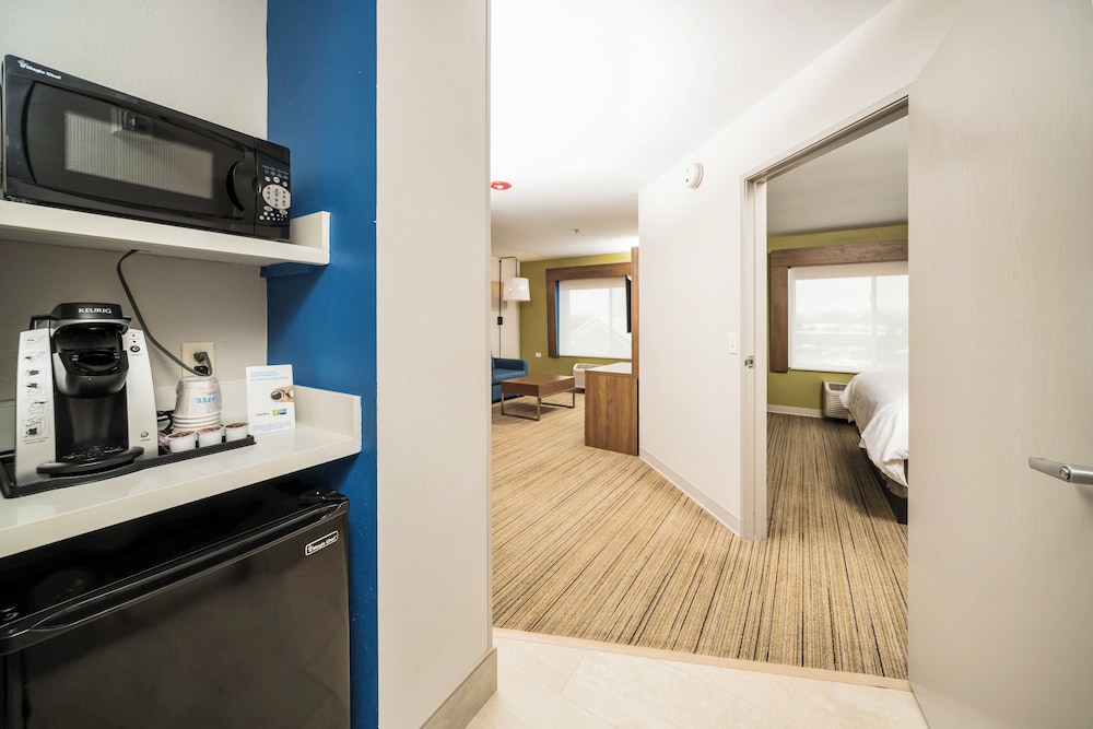 Holiday Inn Express Chicago Nw-Vernon Hills 50/50