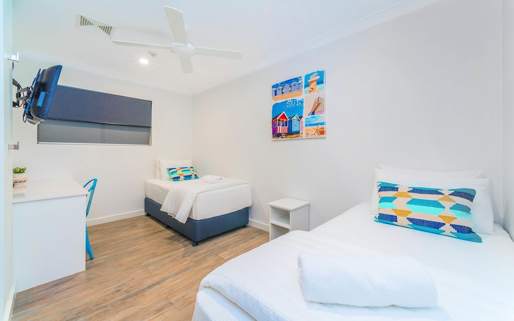 Moby Dick Waterfront Resort Motel 26/67