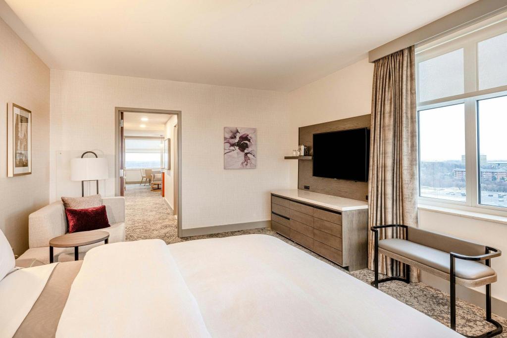 1 Bedroom, Westin, Suite, King Bed, Low Floor