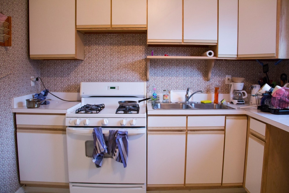 Hamtramck Hostel 33/33