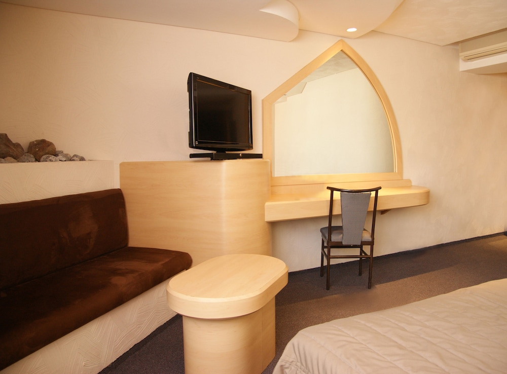 Portonovo Hotel And Suites 25/35