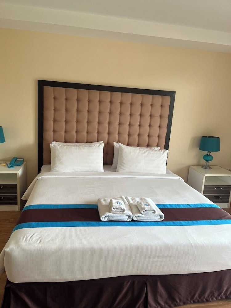 Hua Hin Blue Wave Resort 11/30