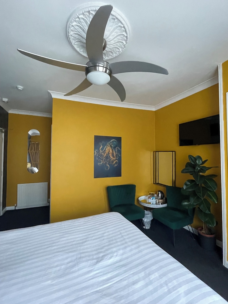 The Montana Guest House 13/42