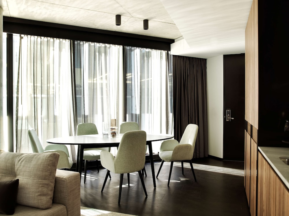 A by Adina Canberra 39/47