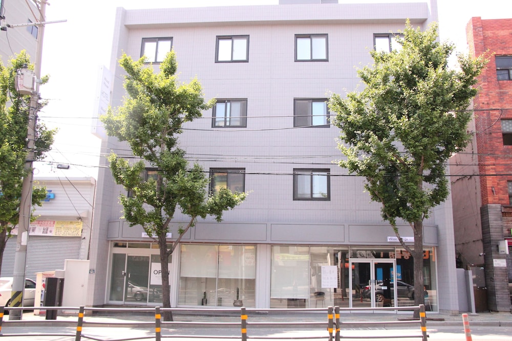 Wood House Hotel 2/35
