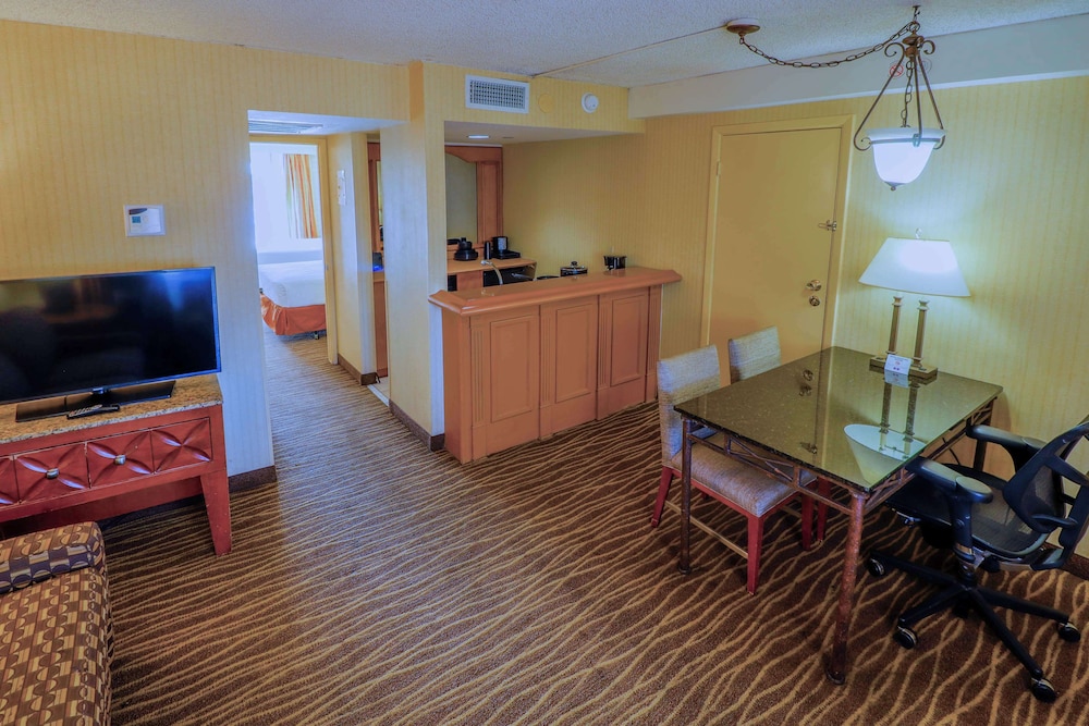 Studio6 Phoenix, AZ – Sky Harbor 10/18