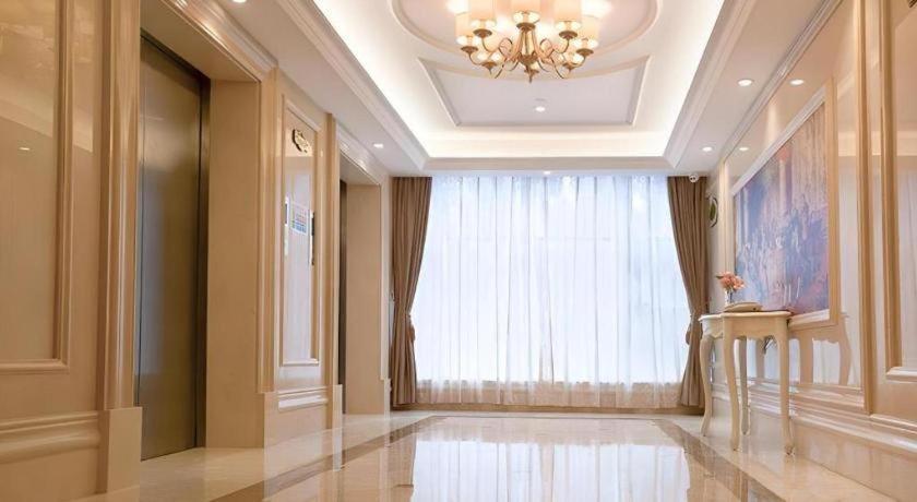 Vienna Hotel (Shenzhen Qinghu Metro Station) 15/54