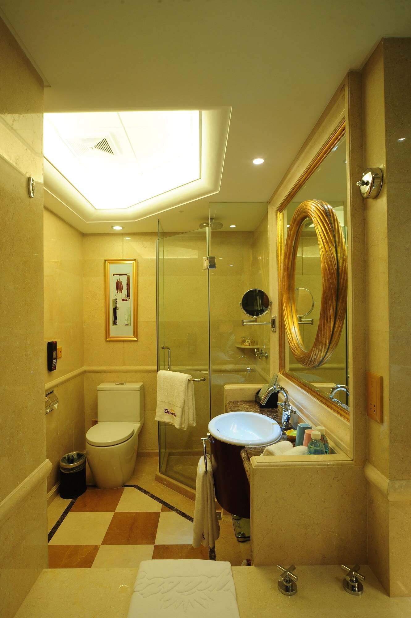 Standard, Queen Bed, No Window، Dalian Dynasty International 5/5