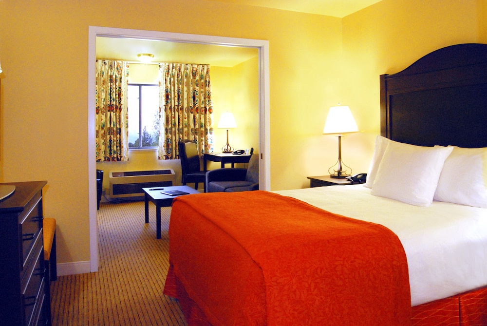 Oxford Suites Redding 24/64