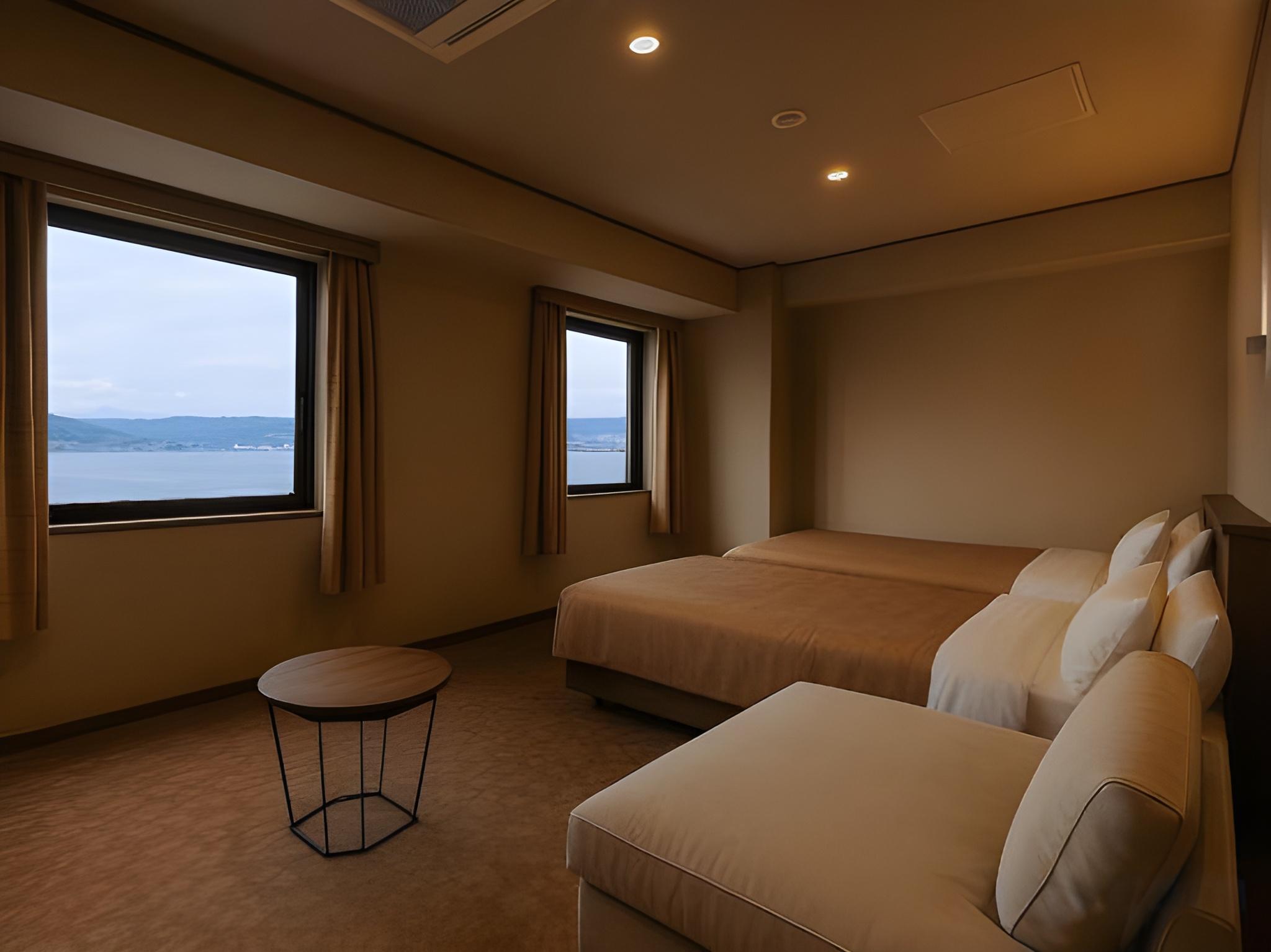 Room, Twin Beds, Lake View, Palace Building