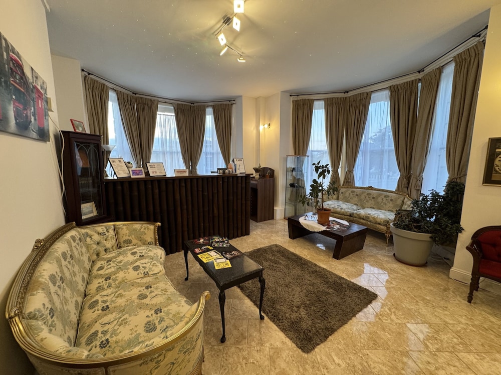 Carlton Court Hotel Eastbourne 33/49