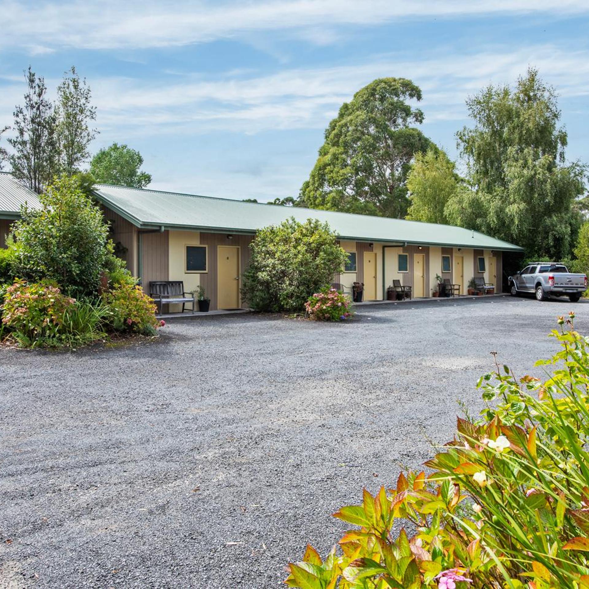 Motel Strahan 2/22