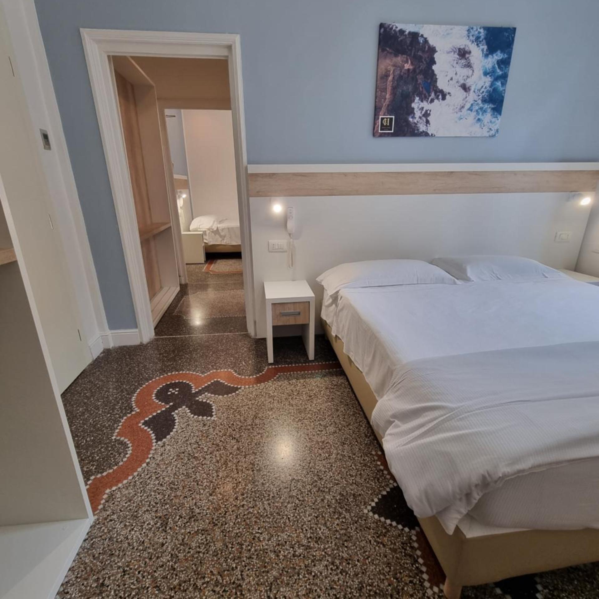 Room, Triple