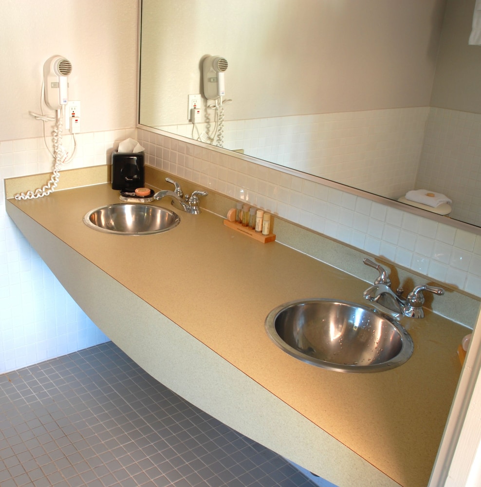 The Eo Inn And Spa 25/25