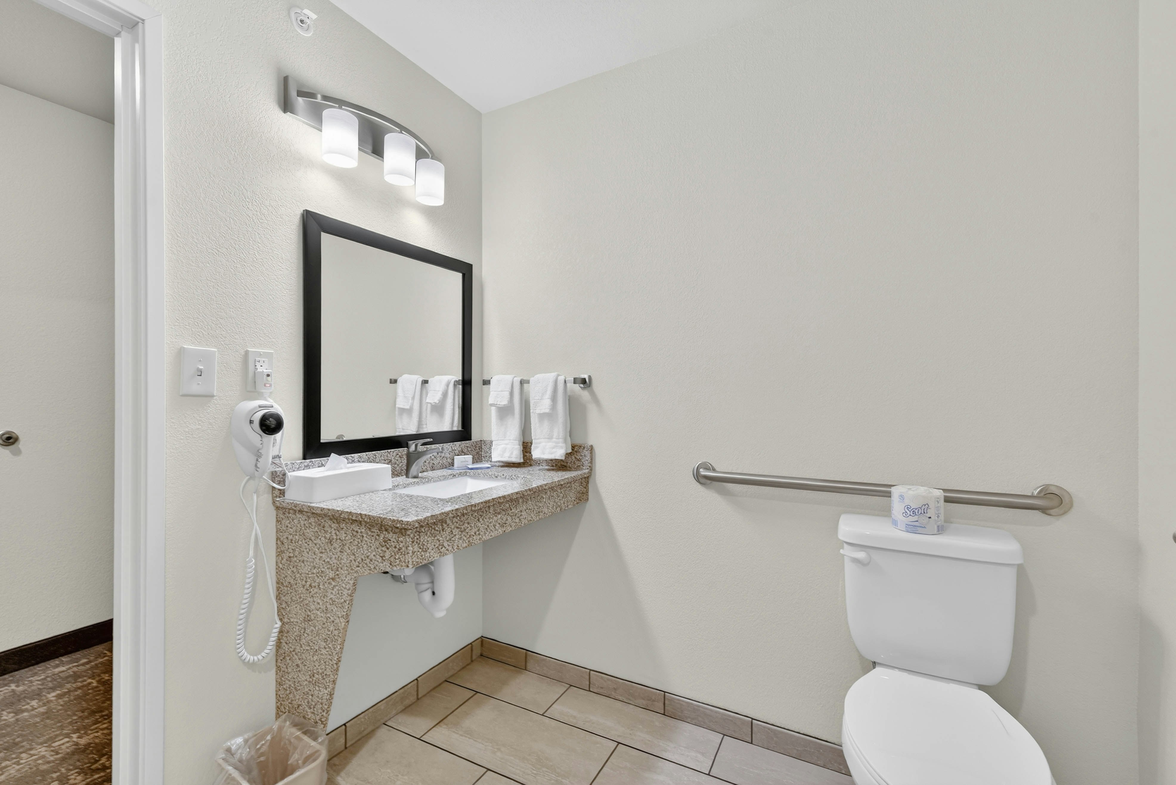 Cobblestone Hotel & Suites - Eaton, OH 50/50