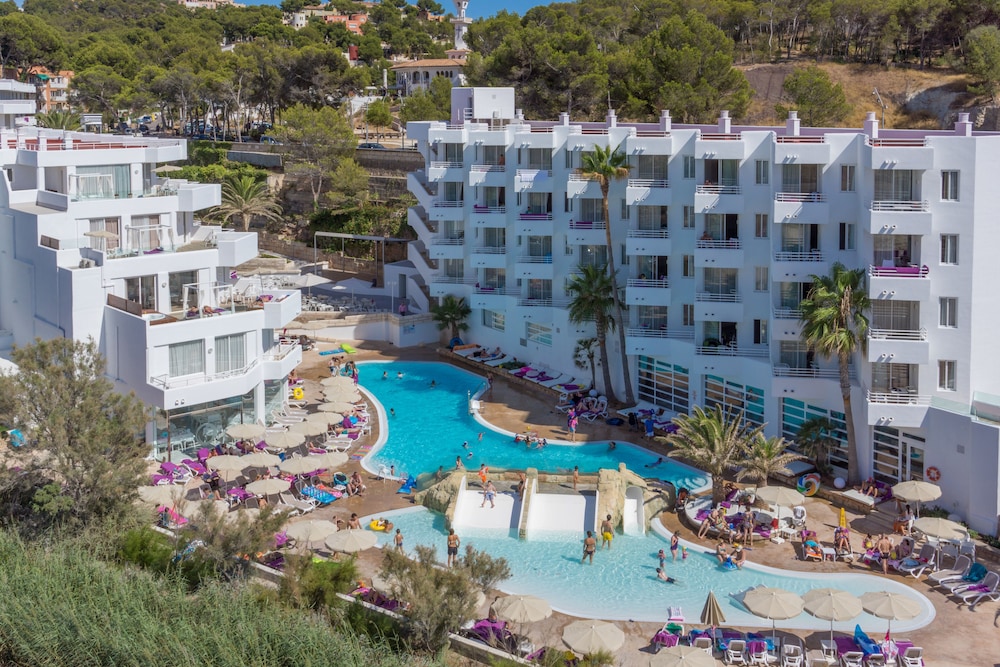 Fergus Style Cala Blanca Suites 3/37