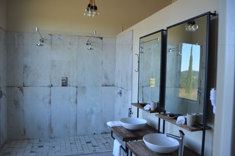Marianne Wine Estate 6/60