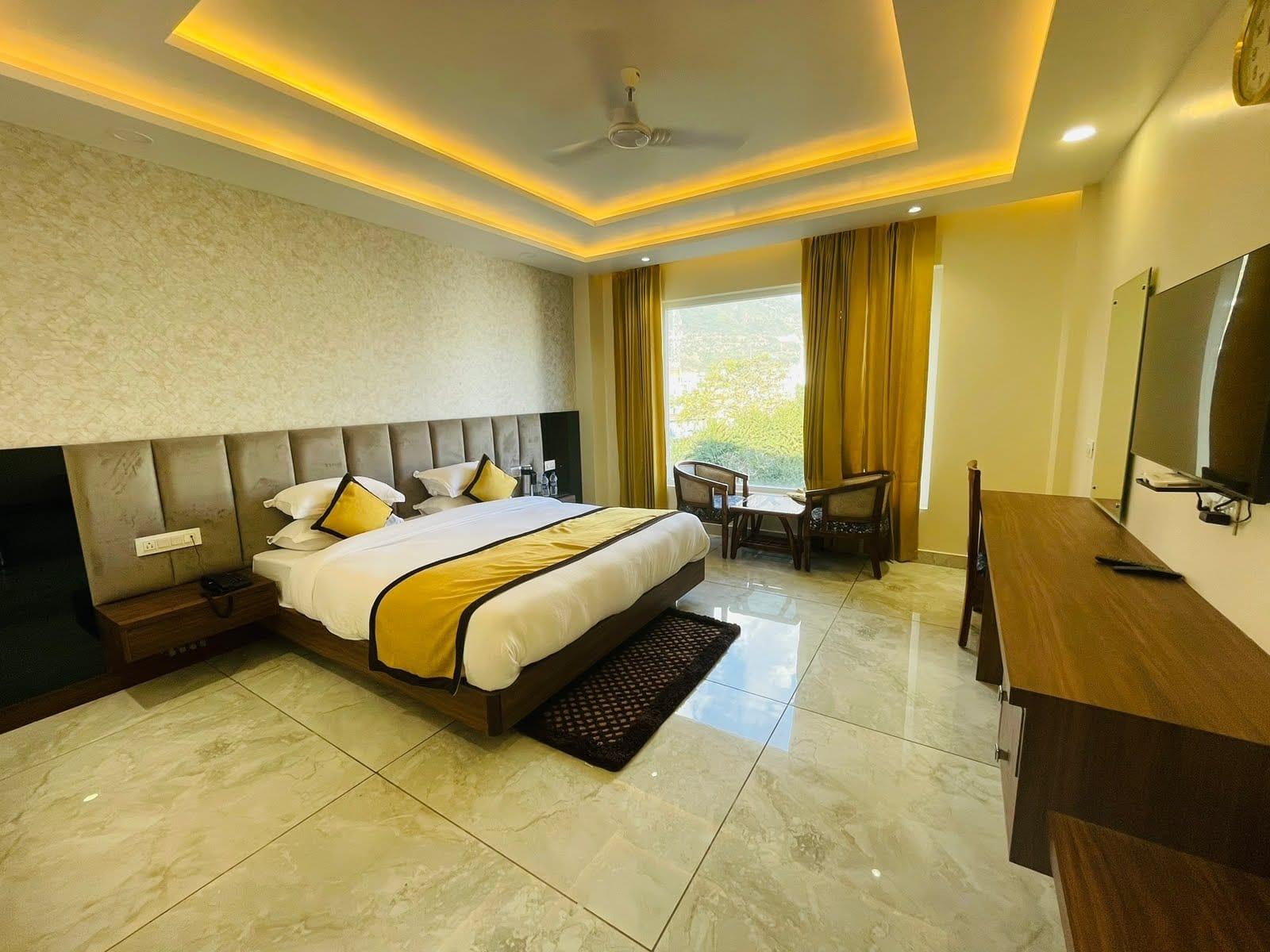 Super, Deluxe, Double Bed