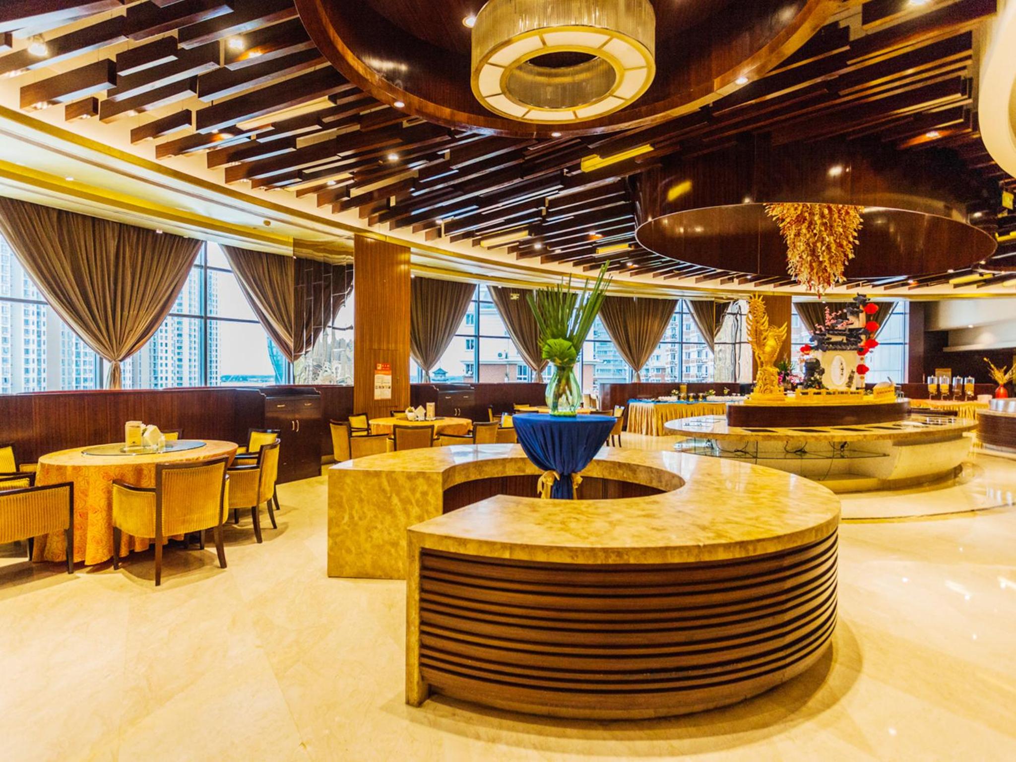 Cenbest Jinling Grand Hotel 40/60