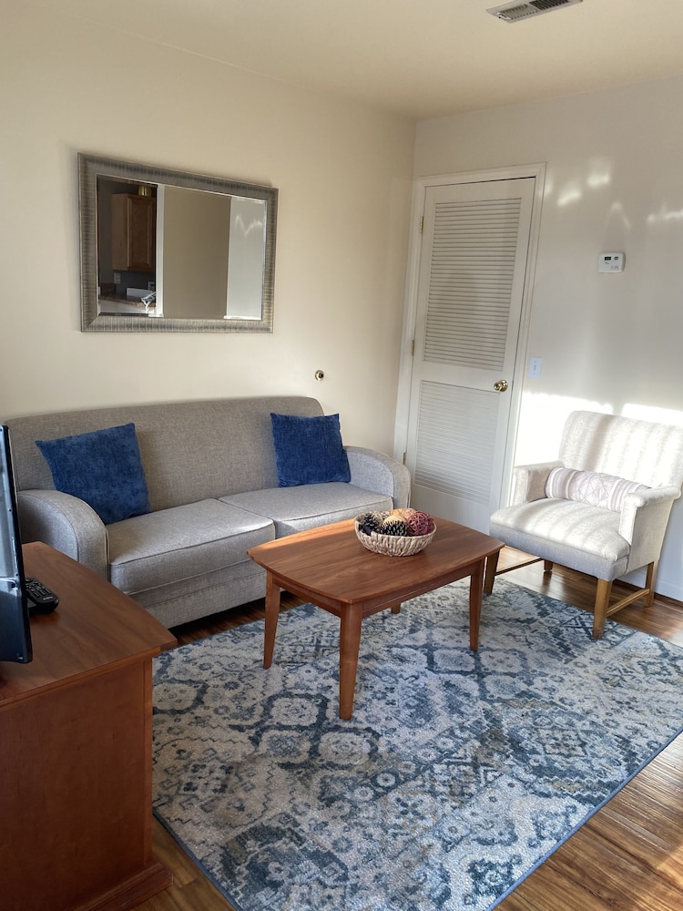 Affordable Corporate Suites Roanoke 29/50