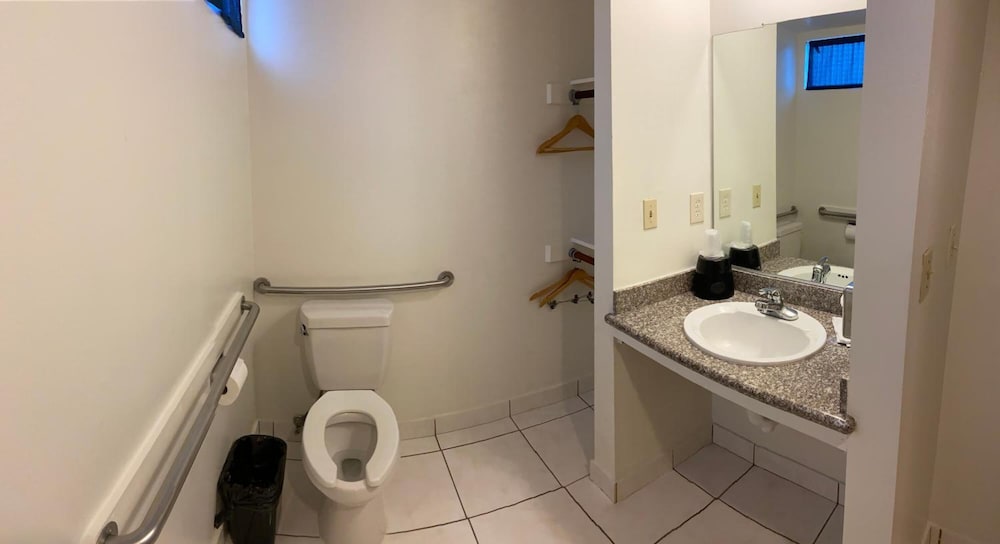 Vantage Point Inn - Woodland Hills 20/26