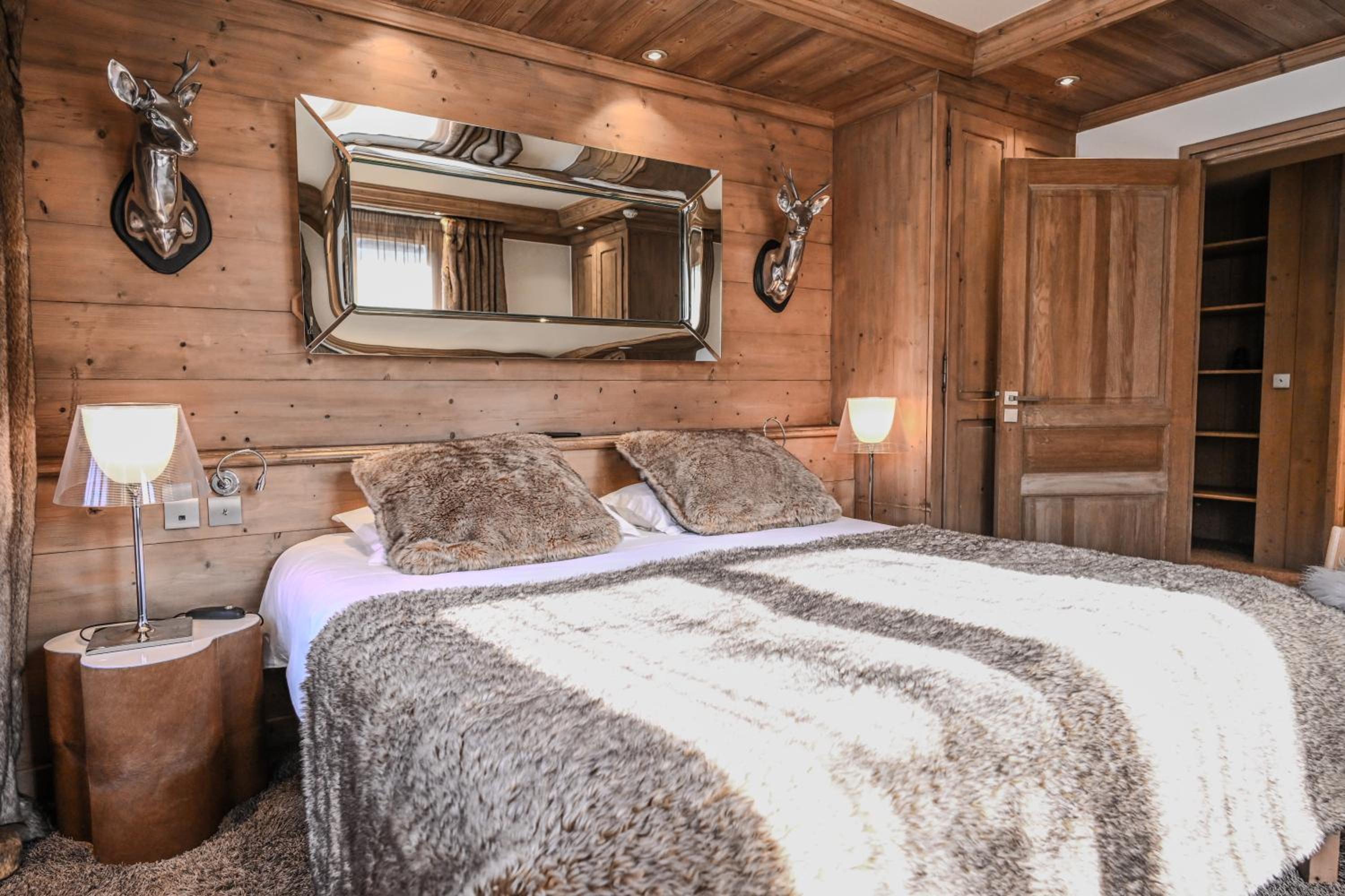 غرفة كلاسيكية بسرير مزدوج بإطلالة على الجبل، Hôtel Tsanteleina 6/10